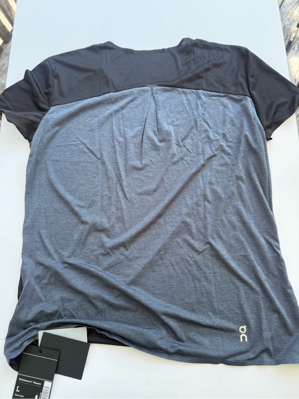 On Running Black/Dark Performance Tee in L - Picture 2 of 5